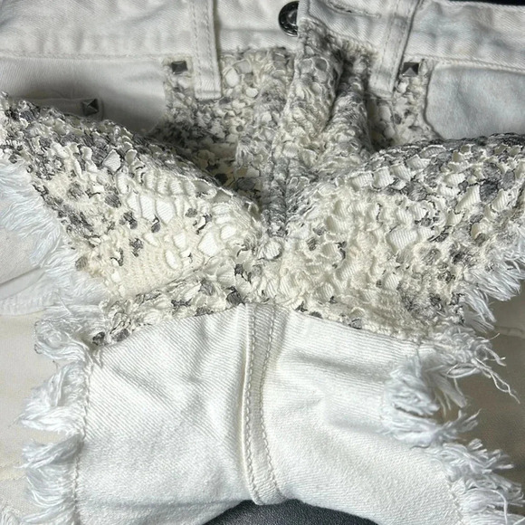 Day trip Capricorn Crochet Front Fray Hem White Denim Shorts W/Stretch EUC - Picture 14 of 14